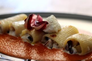 Paccheri rigati gratinati con ricotta e radicchio rosso di Treviso